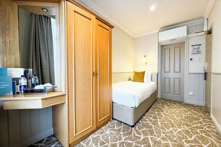 Room 33 of 99