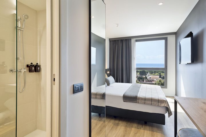 Room 13 of 61