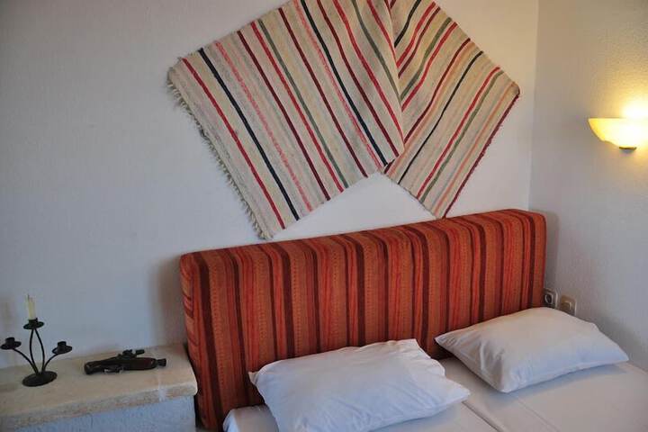 Room 1 of 6