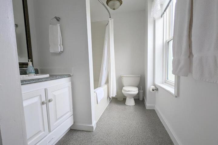 Room 15 of 18