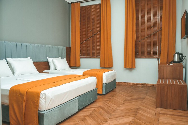 Room 20 of 37