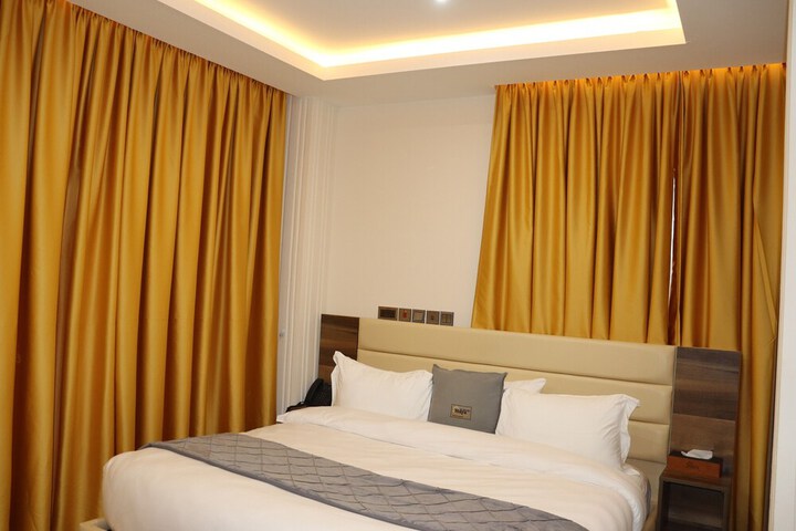 Room 27 of 111