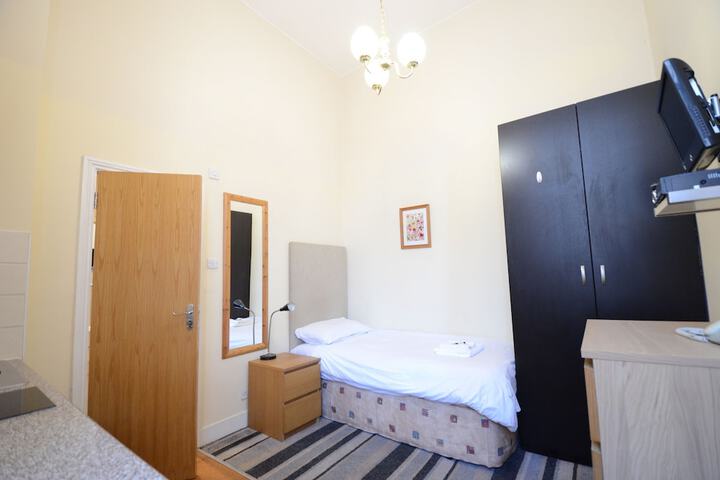Room 98 of 371