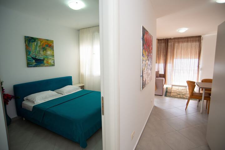 Room 15 of 163
