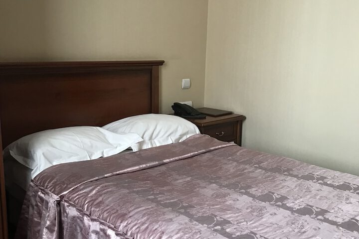Room 3 of 37