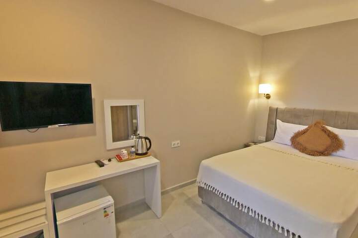 Room 33 of 97