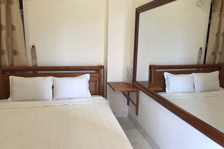 Room 6 of 25