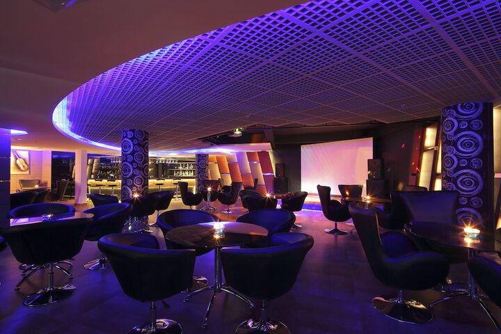 Lounge 14 of 22