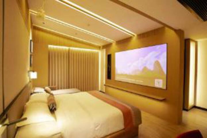 Room 17 of 18