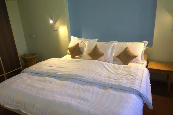 Room 4 of 32