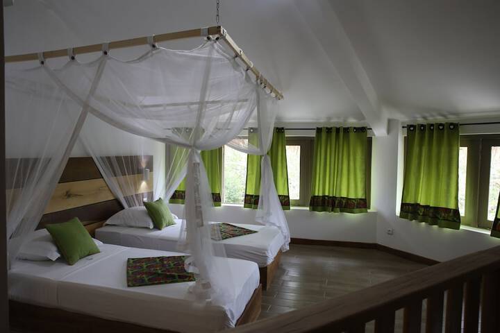 Room 4 of 205