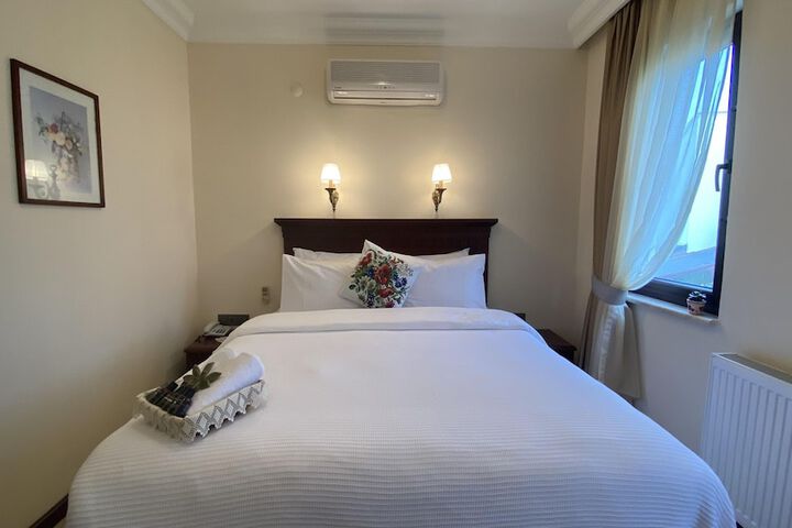 Room 4 of 50
