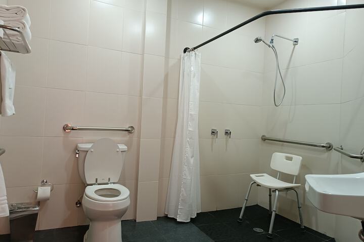 Room 30 of 77