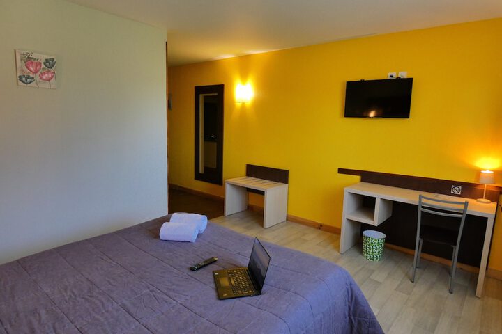 Room 8 of 35