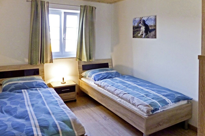 Room 4 of 12