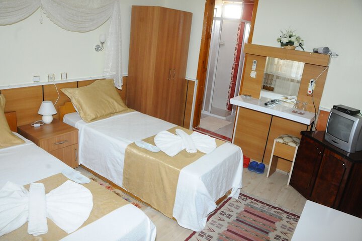 Room 7 of 66