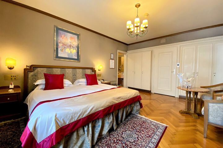 Room 42 of 161