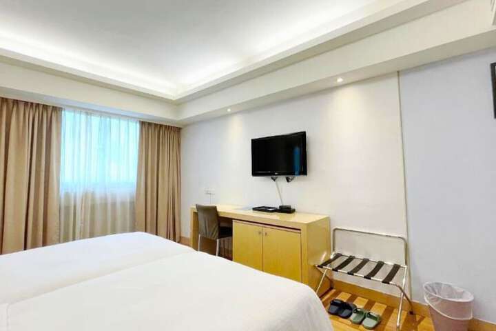 Room 16 of 78