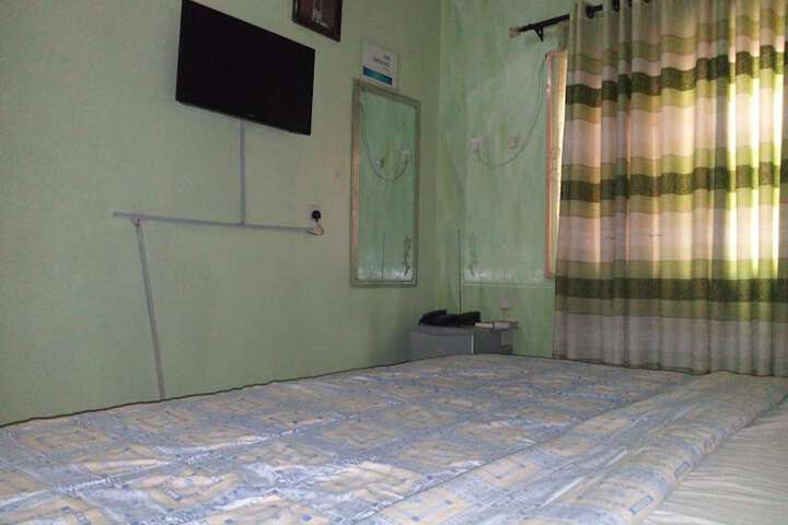 Room 8 of 25