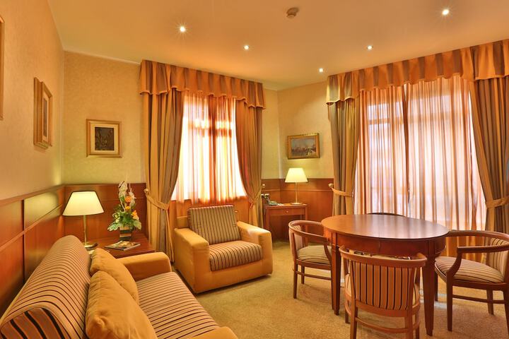 Room 3 of 33