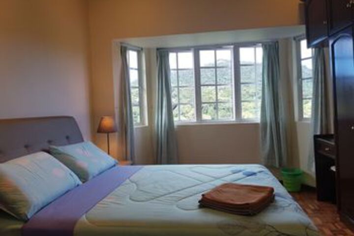 Room 9 of 18