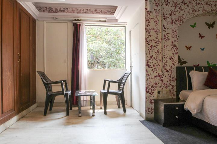 Room 4 of 5
