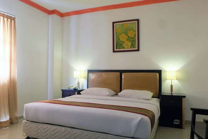 Room 3 of 9