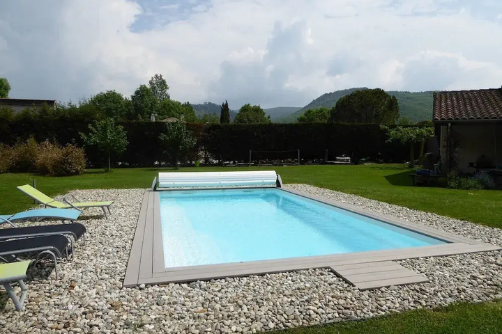 Pool 9 of 15