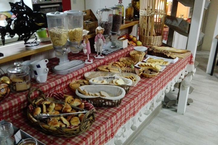 Dining 66 of 80