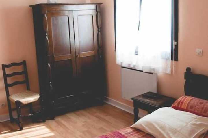 Room 4 of 25