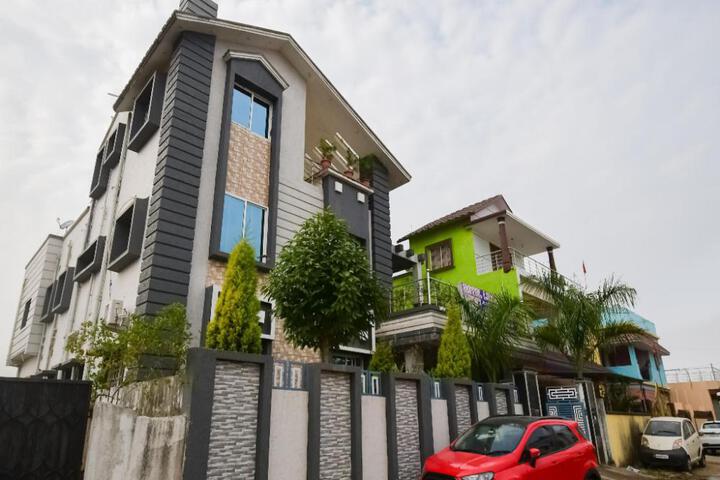 Hotel O Luxury Inn