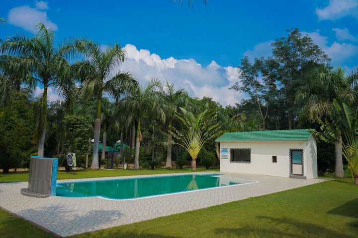 Village Machaan Resort in Kurai