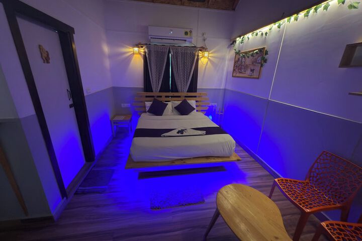 Room 3 of 8