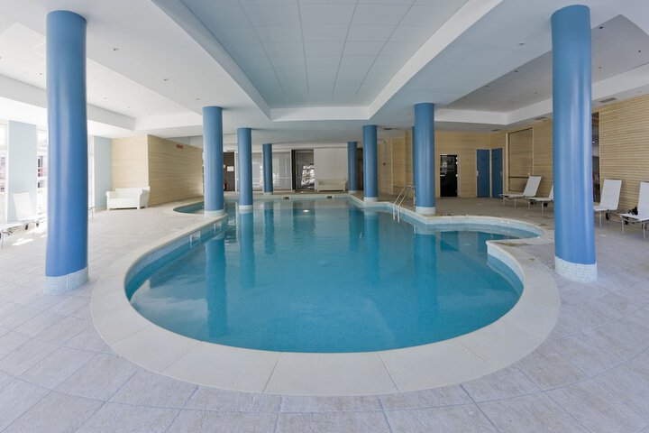 Hotel Pool