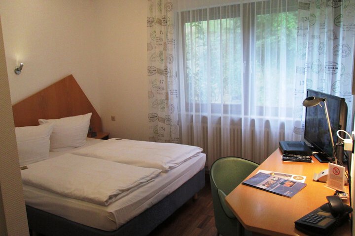 Room 5 of 45