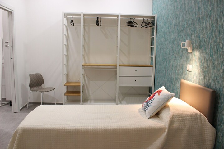 Room 6 of 24
