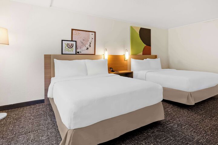 2 Queen Beds (9 of 11)
