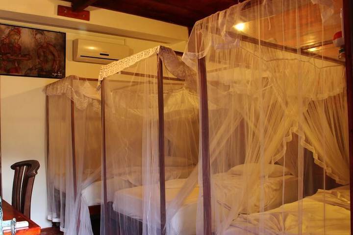 Room 8 of 8