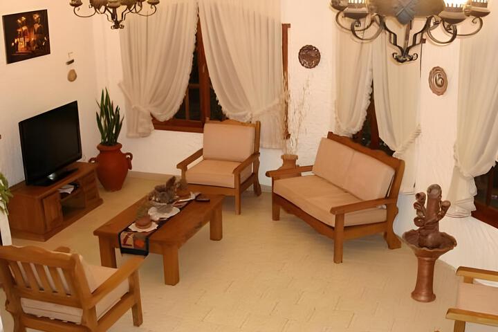 Lounge 16 of 27