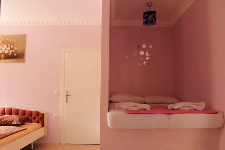 Room 17 of 27