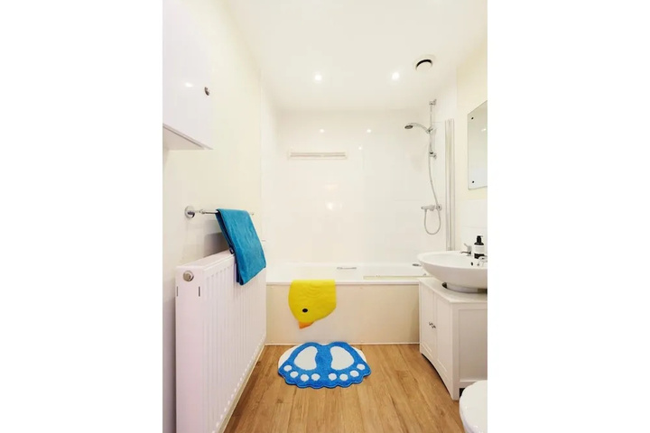 Room 7 of 9