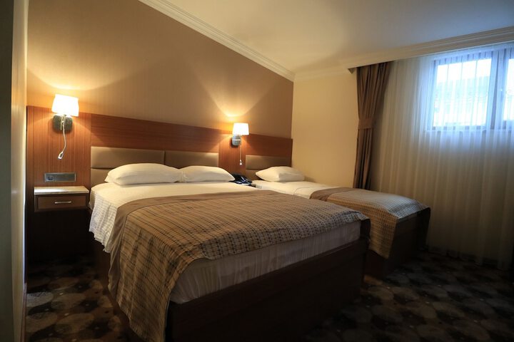Room 9 of 34