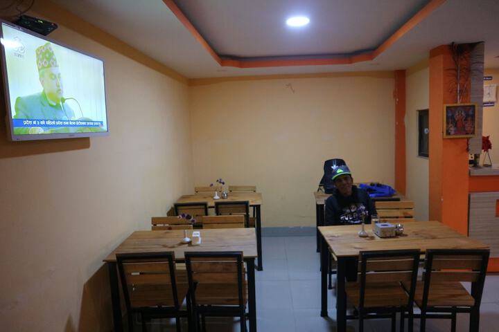 Dining 11 of 16