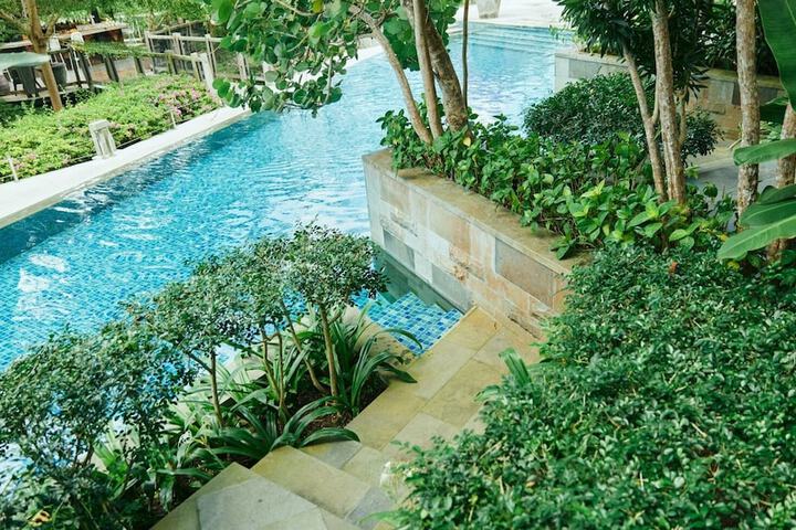 Pool 122 of 204