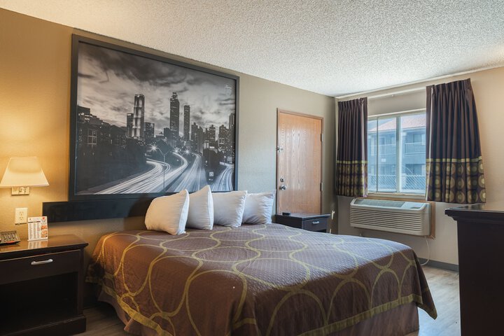 Room 5 of 18