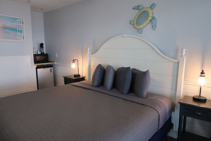 Room 28 of 65