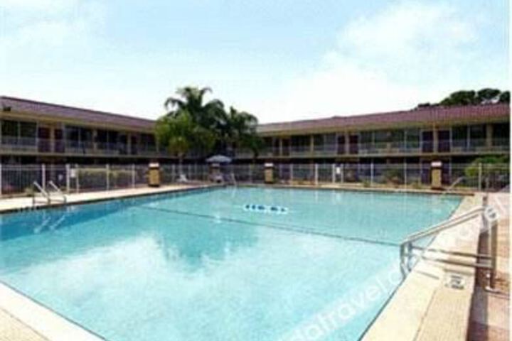 Exterior of 萨拉索塔机场酒店(Sarasota Airport Hotel)