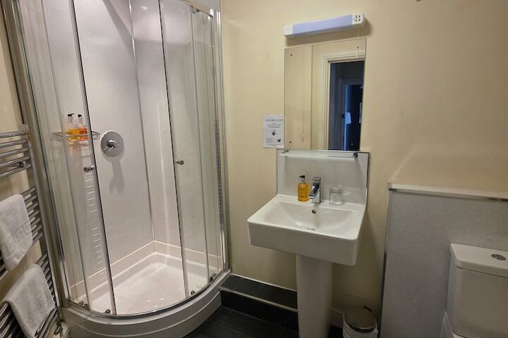 Room 33 of 39