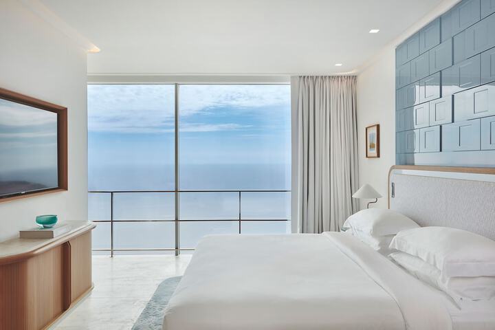 Room 5 of 90
