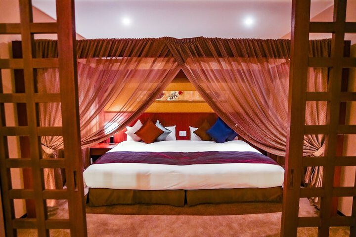 Room 3 of 113
